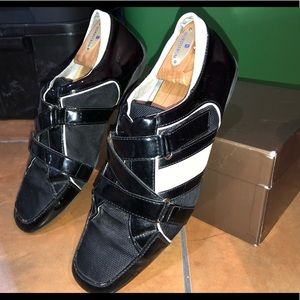 Top Rank Italy Black and White Shoes!!